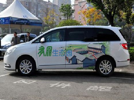 蒲城县户外车贴喷绘如何保持效果?